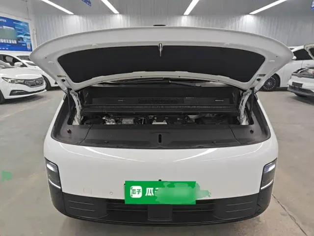 Li Auto MEGA — Фото автомобиля 19
