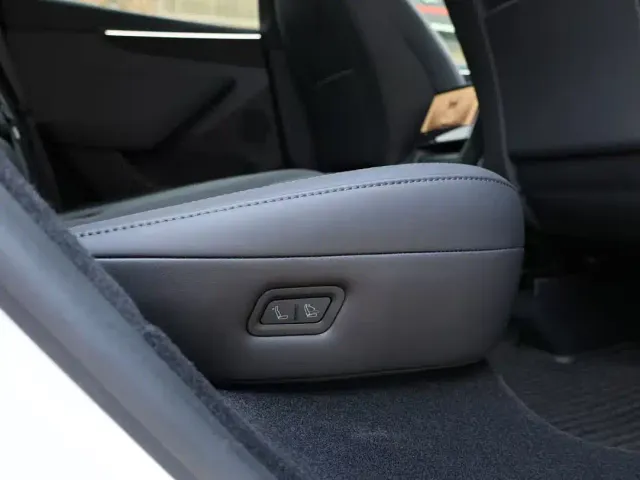 Tesla Model Y — Фото автомобиля 10