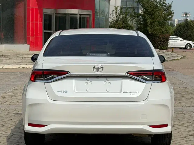 Toyota Corolla — Фото автомобиля 5