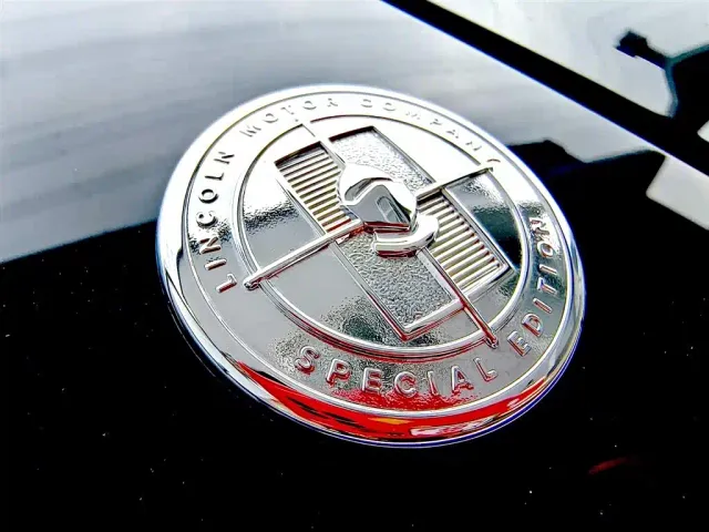 Lincoln Navigator — Фото автомобиля 13