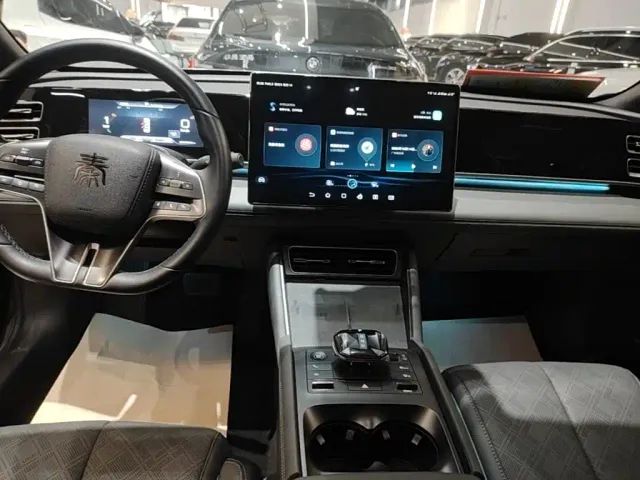 BYD Qin L — Фото автомобиля 12