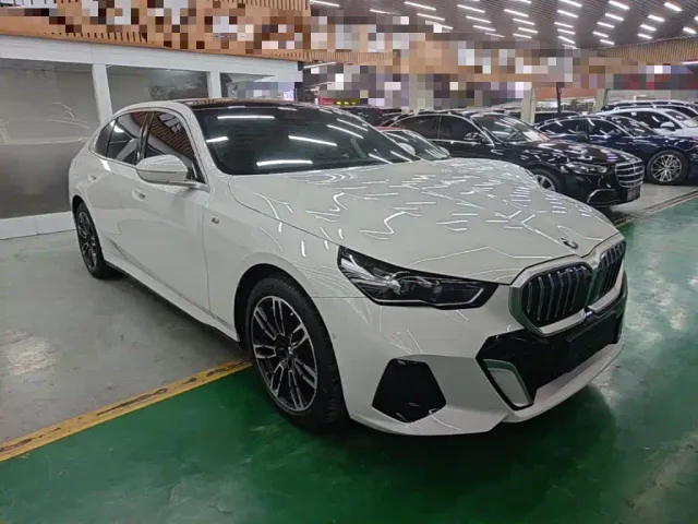BMW 5 Series — Фото автомобиля 3