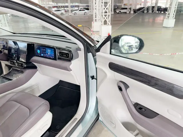 Leapmotor C11 — Фото автомобиля 5