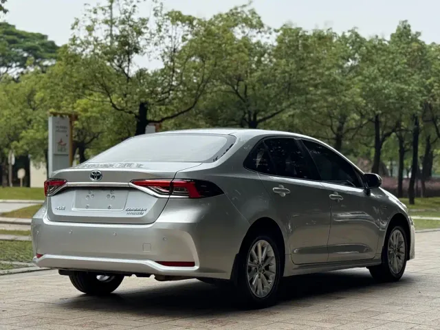 Toyota Corolla 2021 Hybrid 1.8L E-CVT Elite Edition — Фото автомобиля 8
