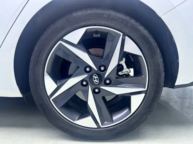 Hyundai Elantra — Фото автомобиля 21