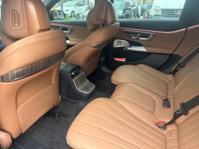 Mercedes-Benz E-Class — Фото автомобиля 8