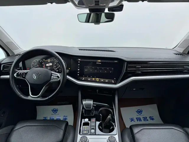 Volkswagen Touareg — Фото автомобиля 9