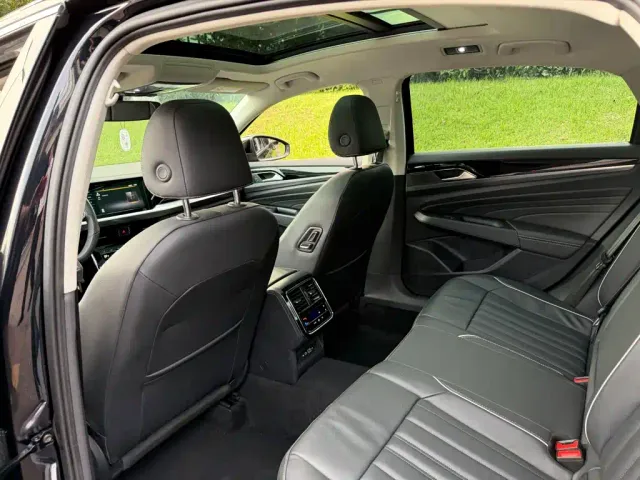 Volkswagen Passat — Фото автомобиля 11