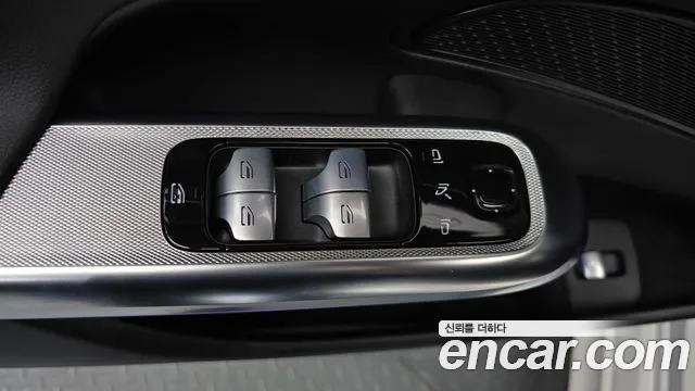 Mercedes-Benz E-Class — Фото автомобиля 26