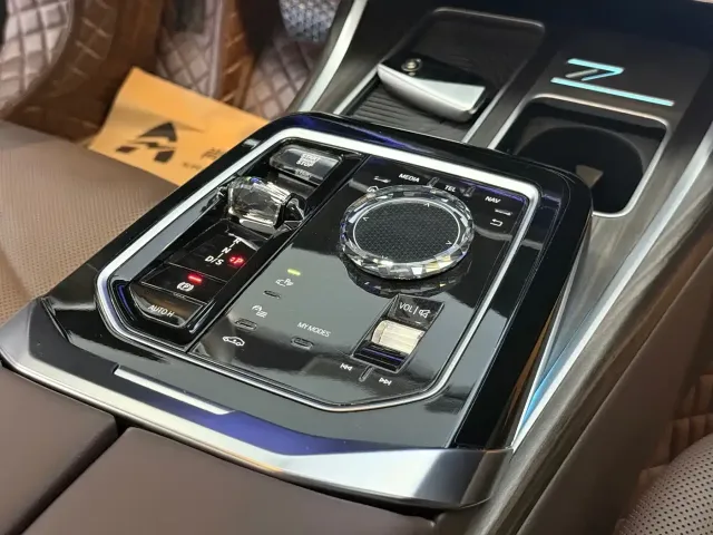 BMW BMW 7 Series 2023 Model 735Li Luxury Package — Фото автомобиля 9
