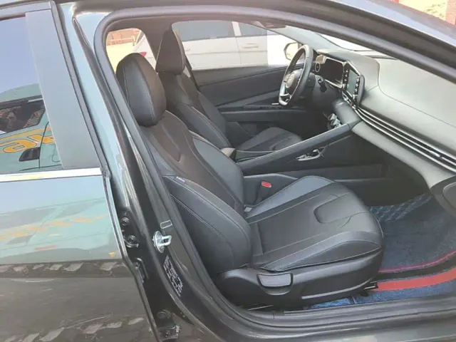 Hyundai Elantra — Фото автомобиля 24