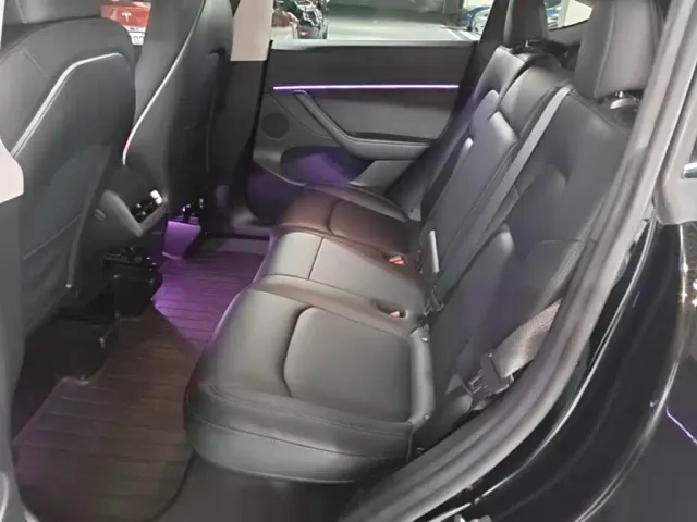 Tesla Model Y — Фото автомобиля 16