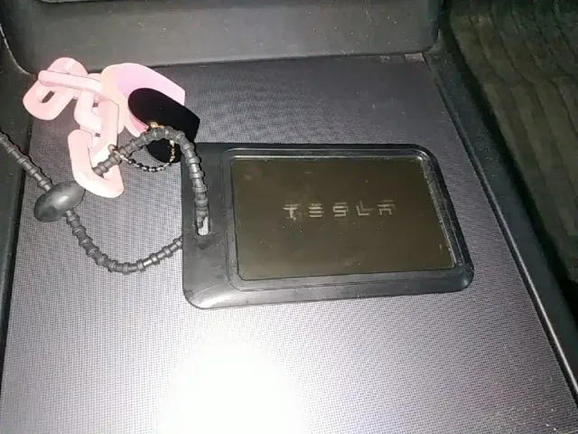 Tesla Model 3 — Фото автомобиля 8