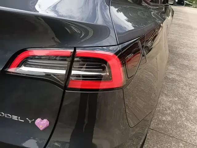 Tesla Model Y — Фото автомобиля 7