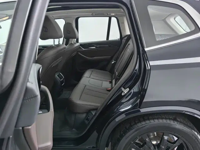 BMW iX3 — Фото автомобиля 15