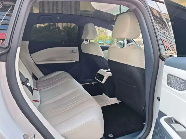 Geely Galaxy E8 — Фото автомобиля 15