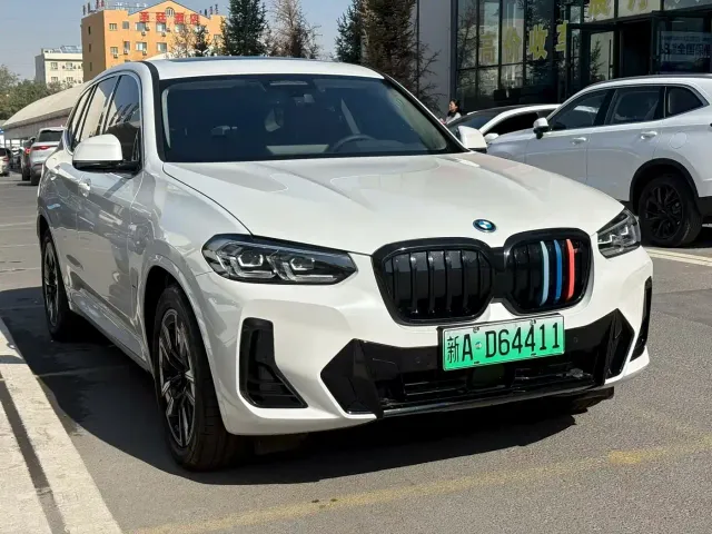 Фотография автомобиля — BMW iX3