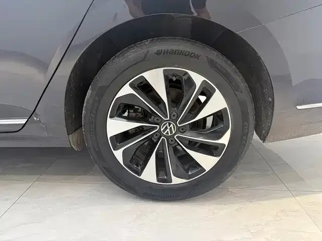 Volkswagen Passat — Фото автомобиля 16