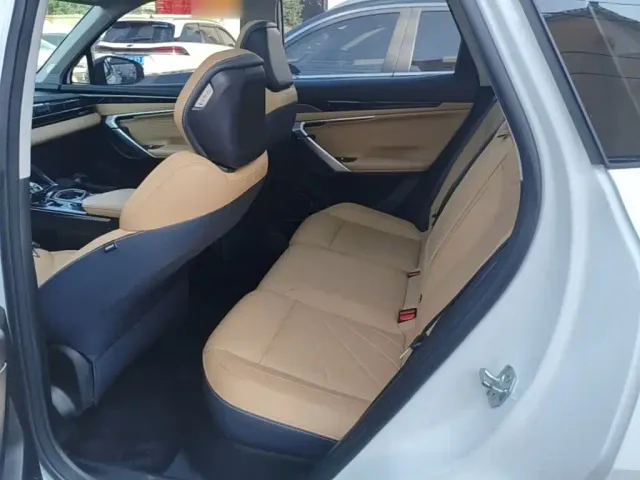 Geely Boyue L — Фото автомобиля 16