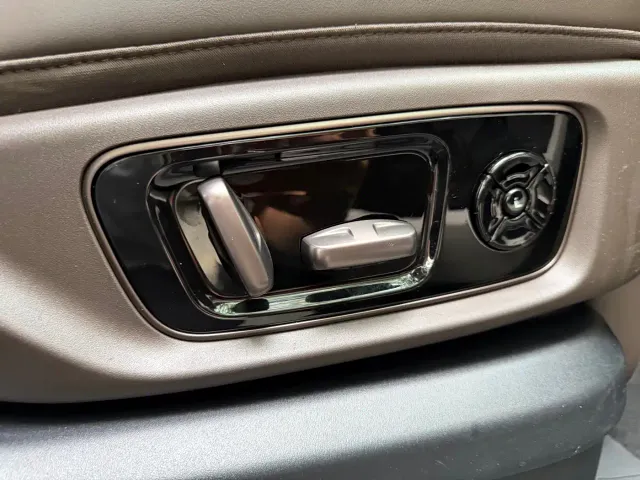 Li Auto MEGA — Фото автомобиля 15