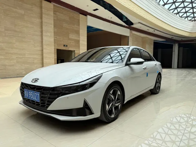 Фотография автомобиля — Hyundai Elantra