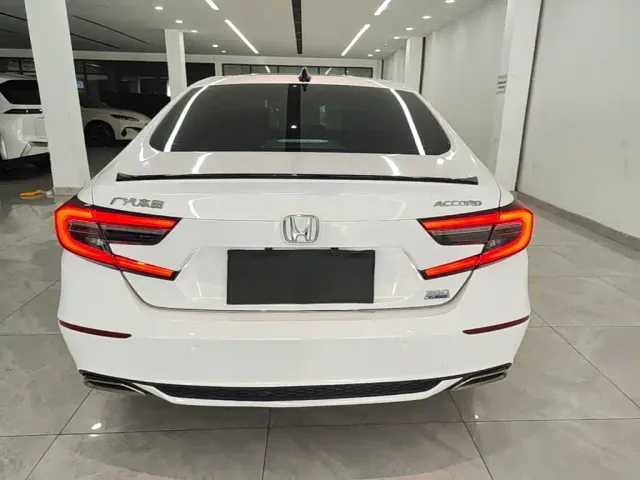 Honda Accord — Фото автомобиля 5