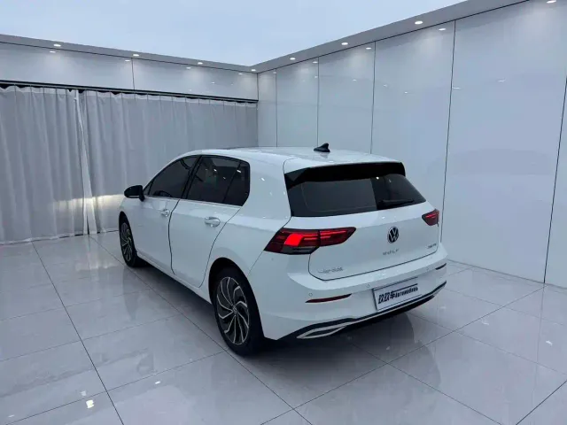 Volkswagen Golf — Фото автомобиля 6