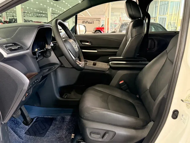 Toyota Granvia — Фото автомобиля 2