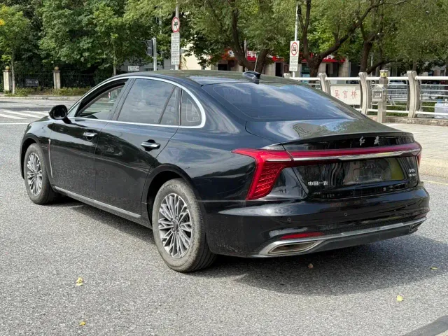 Hongqi H5 — Фото автомобиля 7