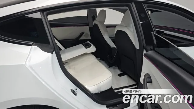 Tesla Model 3 — Фото автомобиля 12