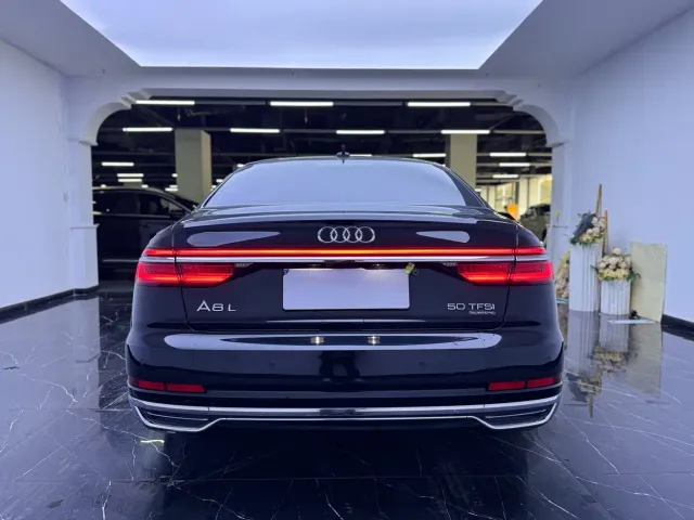 Audi A8 — Фото автомобиля 14