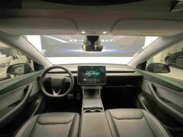 Tesla Model Y — Фото автомобиля 11