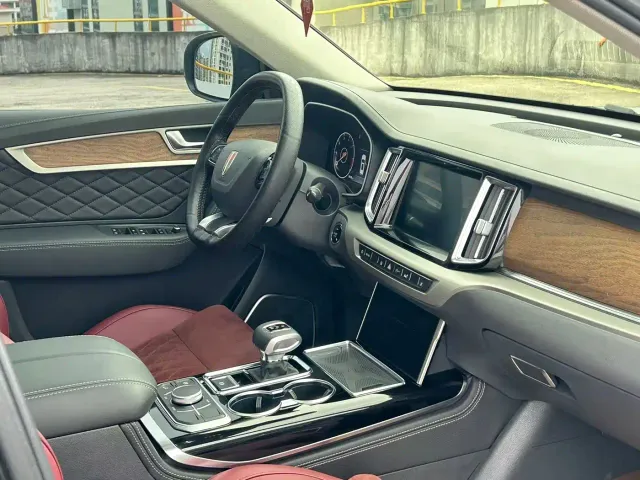 Hongqi HS7 — Фото автомобиля 8