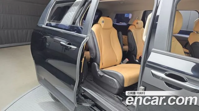 Kia Carnival Generation 4 — Фото автомобиля 12