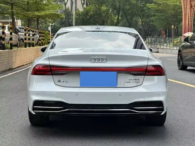 Audi A7L — Фото автомобиля 3