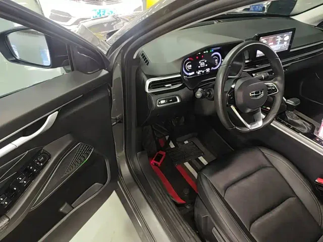 Geely Emgrand — Фото автомобиля 15