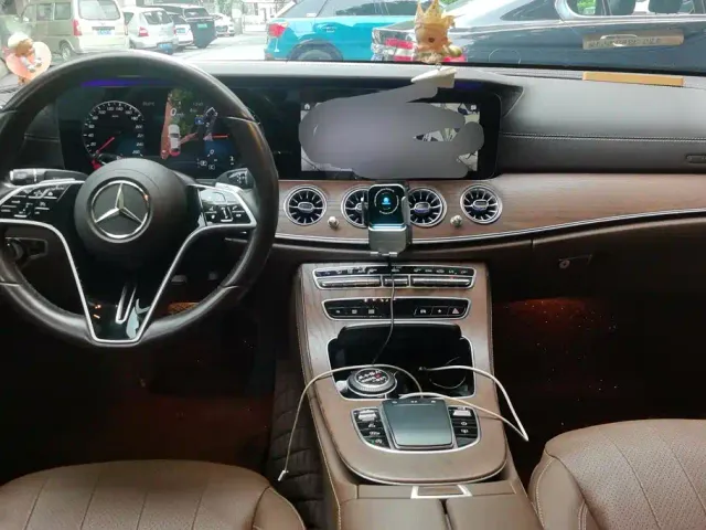 Mercedes-Benz E-Class — Фото автомобиля 12