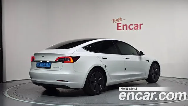 Tesla Model 3 — Фото автомобиля 2