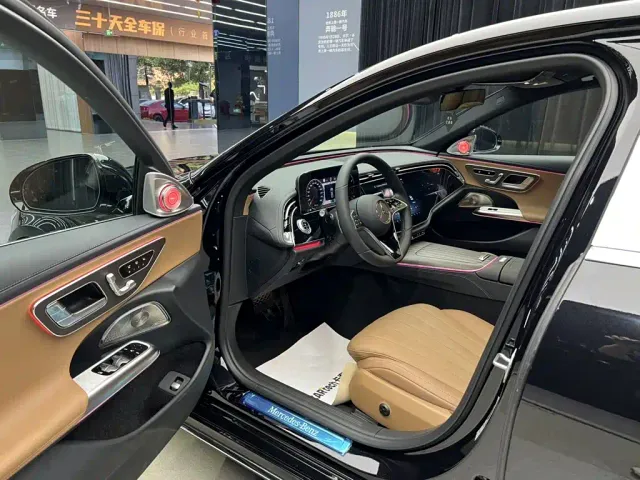 Mercedes-Benz E-Class — Фото автомобиля 22