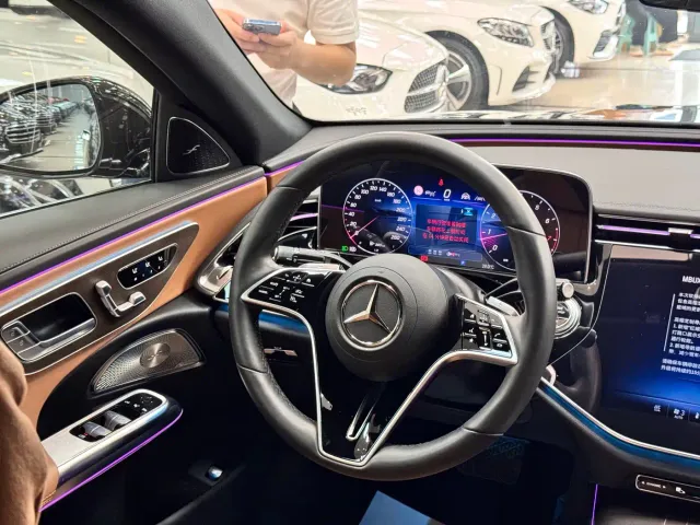 Mercedes-Benz E-Class — Фото автомобиля 12