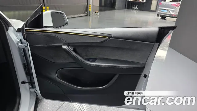 Tesla Model Y — Фото автомобиля 25