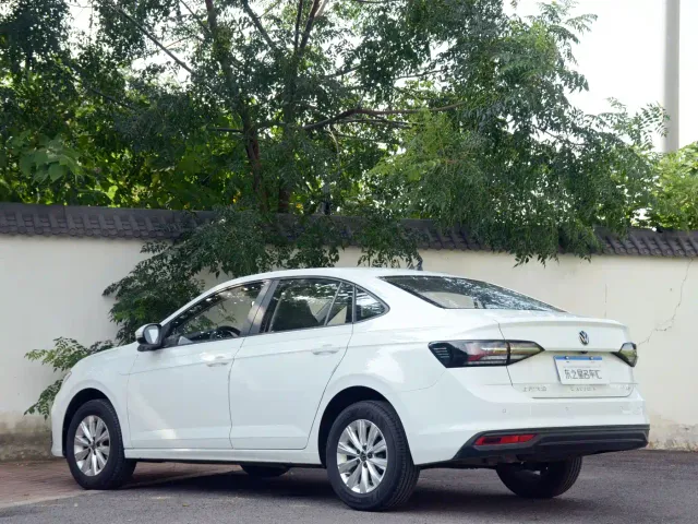 Volkswagen Lavida — Фото автомобиля 12