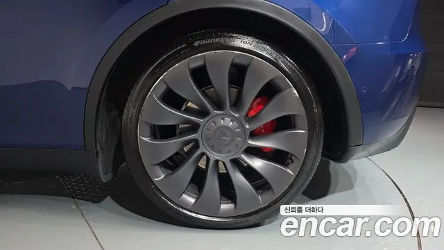 Tesla Model Y — Фото автомобиля 20