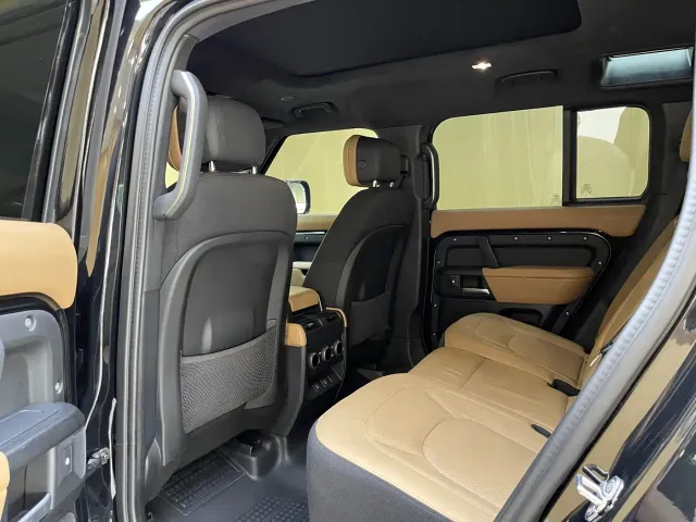 Land Rover Defender — Фото автомобиля 13