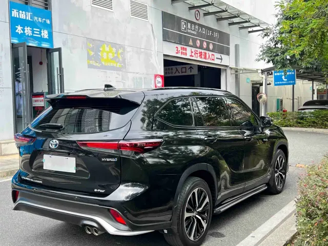 Toyota Crown Kluger — Фото автомобиля 8