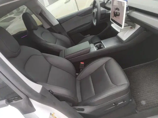 Tesla Model Y — Фото автомобиля 24