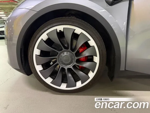 Tesla Model Y — Фото автомобиля 14