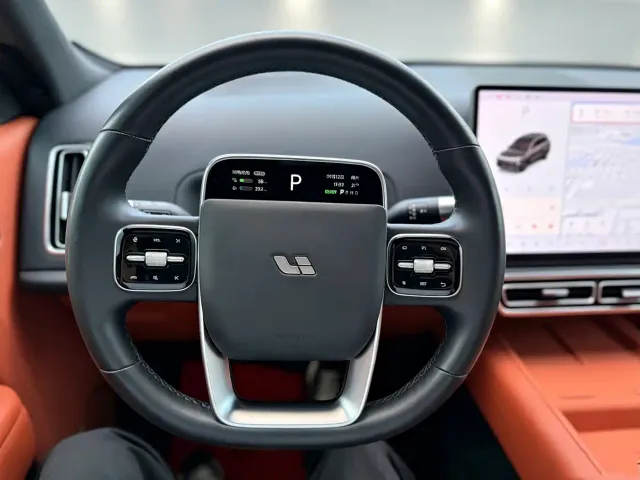 Li Auto L8 — Фото автомобиля 9