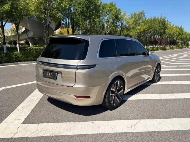 Li Auto L9 — Фото автомобиля 9