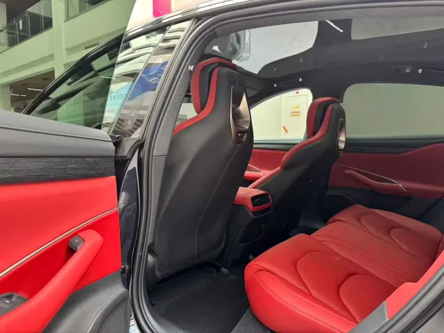 Xiaomi SU7 — Фото автомобиля 12